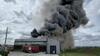 Incendiu puternic la hala unui producător de tâmplărie PVC. Autoritățile au emis mesaj Ro-Alert