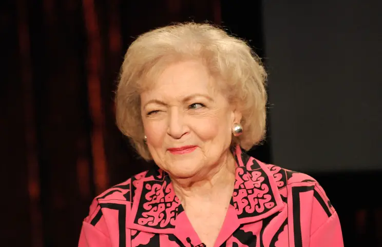 O vedetă de la Hollywood susține că Betty White a făcut-o de rușine: „O femeie foarte pasiv-agresivă”