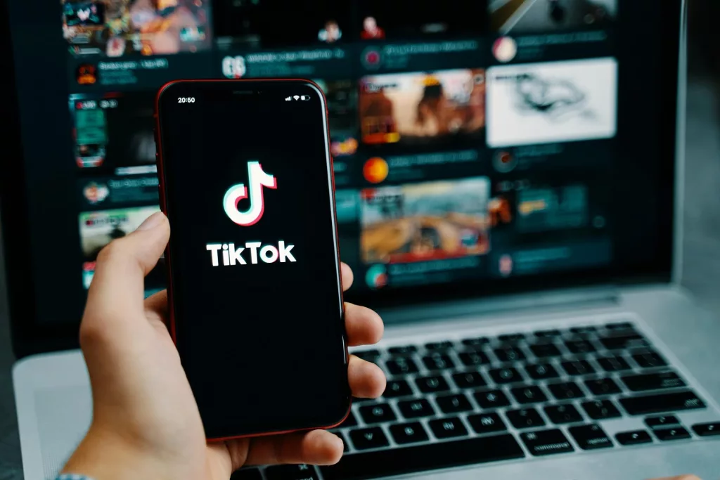 TikTok, dat în judecată în Franţa după ce doi adolescenţi s-au sinucis