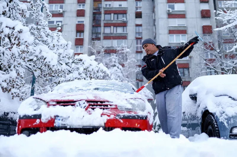 (VIDEO) Bosnia, acoperită de nămeți de până la doi metri