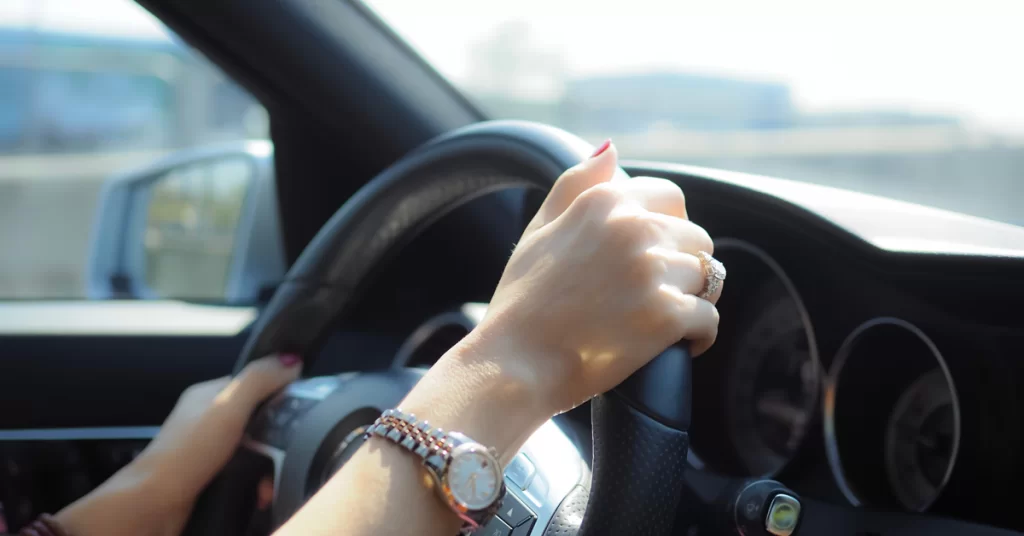 Femeie băută, prinsă la volan după ce i se ridicase permisul