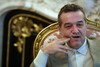 Gigi Becali a intrat în vestiar peste vedetele FCSB. Apoi, s-a făcut de râs