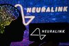 Canada autorizează testarea cipurilor cerebrale de la Neuralink