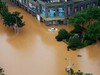 Inundaţiile fac prăpăd în sudul Chinei. Celelalte regiuni, afectate de caniculă: temperaturile au ajuns la 40 de grade
