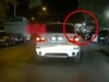 Polițiștii l-au prins pe cel care a tras cu un pistol dintr-o mașină, în mers, în București. Momentul a fost filmat