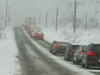 Noul val de ninsori abundente a creat haos pe șoselele din țară și pe calea ferată, unde trenurile au întârziat (…)