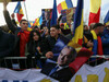 FOTO și VIDEO. Mii de oameni protestează în fața sediului Curții Constituționale față de anularea alegerilor (…)