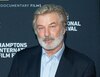 Alec Baldwin i-a dat în judecată pe procurorii care l-au acuzat de omor prin imprudenţă, în cazul împușcării mortale (…)