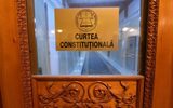 A început ședința la CCR care analizează candidatura lui Călin Georgescu. Sute de oameni protestează