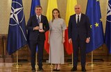 Familia Hagi, apariție impecabilă la decorarea lui Gică Hagi. Ce ținute au ales Simona Halep și Nadia Comăneci