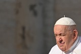 Papa Francisc: Trec printr-o perioadă de încercare şi mă alătur atâtor fraţi şi surori bolnavi, fragili, în acest (…)