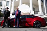 Trump spune că va cataloga violențele împotriva Tesla drept „terorism intern”: „Vă vom prinde și veți trece prin (…)