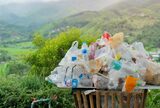 Oamenii de știință au descoperit o metodă mai rapidă de reciclare a plasticului