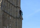 Un bărbat a escaladat turnul Big Ben din Londra cu un drapel palestinian