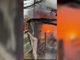 Incendiu într-o casă din Cluj. Focul a pornit de la afumătoarea din curte și s-a extins amețitor