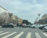 Trafic restricționat pe bulevardul Unirii, după un accident cu trei autovehicule. O mașină s-a răsturnat