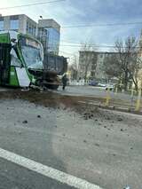 Accident între un tramvai şi o autobasculantă, în Bucureşti