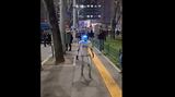 Apariție surprinzătoare la mitingul pro-european: un robot s-a plimbat printre protestatari și a făcut poze cu ei