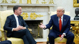 Donald Trump a lansat un comentariu acid la adresa lui Klaus Iohannis, contracandidatul lui Mark Rutte la șefia (…)