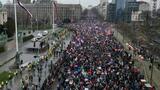 O mașină a intrat în plin în mulțime la cel mai mare protest antiguvern din Serbia. Oamenii nu s-au intimidat și (…)