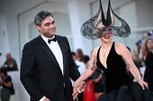 Lady Gaga, cerută în căsătorie cu… un fir de iarbă! Povestea inelului de 2 milioane dolari